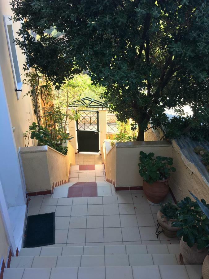 Villa Tzitzifies Kourouklata 외부 사진